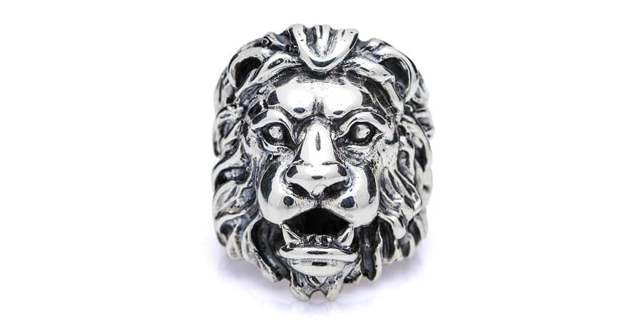 anillo de leon de plata